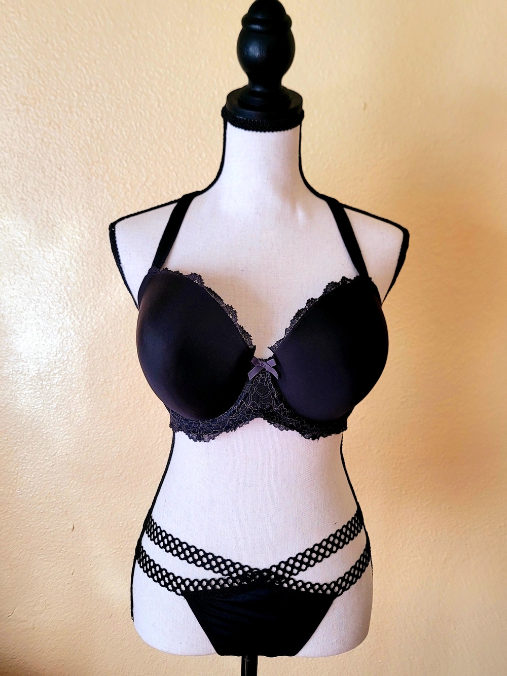 Victoria's Secret Dream Angels Lightly Lined Lace Demi Adjustable Bra